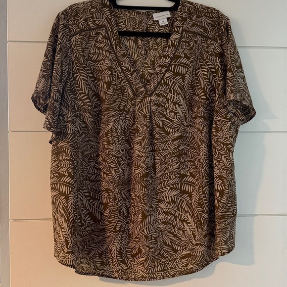 Liz Claiborne Tops - Liz Claiborne Brown and Cream Leaf Pattern Top